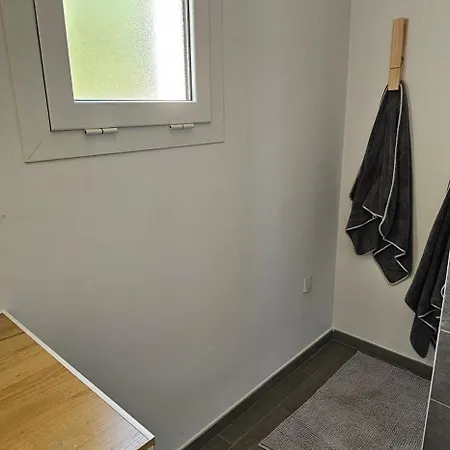 בית נופש Maison A 2 Pas De La Avec Vue *